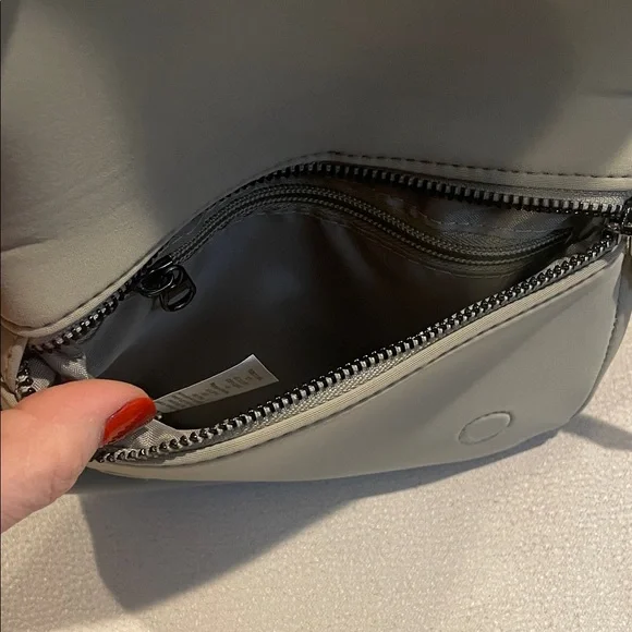 New Seafoam Green Crossbody Bag with Adjustable Strap Wristlet - Picture 5 of 12